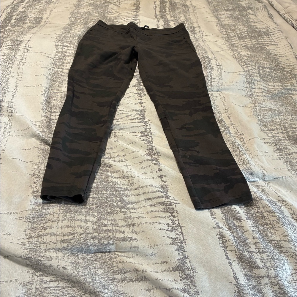 Sanctuary Women's Straight Leg Camouflage Pants - Dark Green/Black
